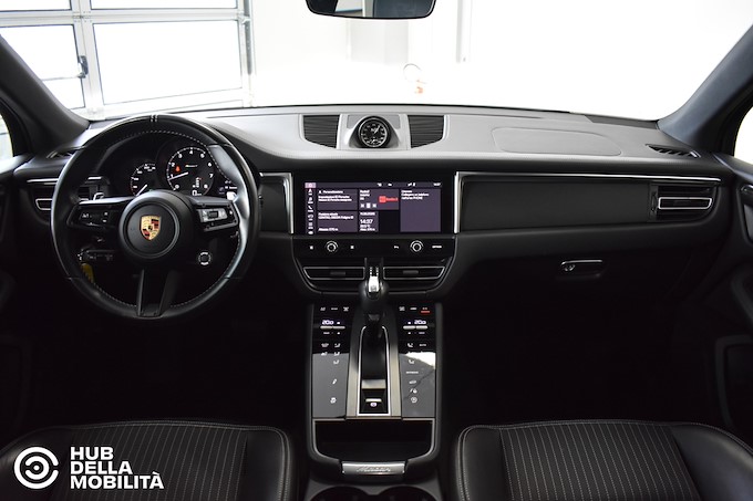 PORSCHE Macan 2.0 T